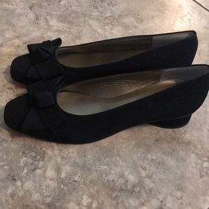 NWT Ros Hommerson Dip Shoes
